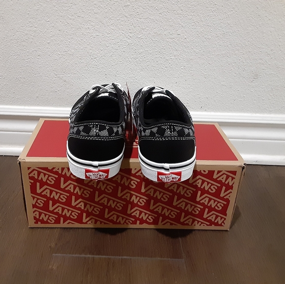 Vans - Picture 4 of 5